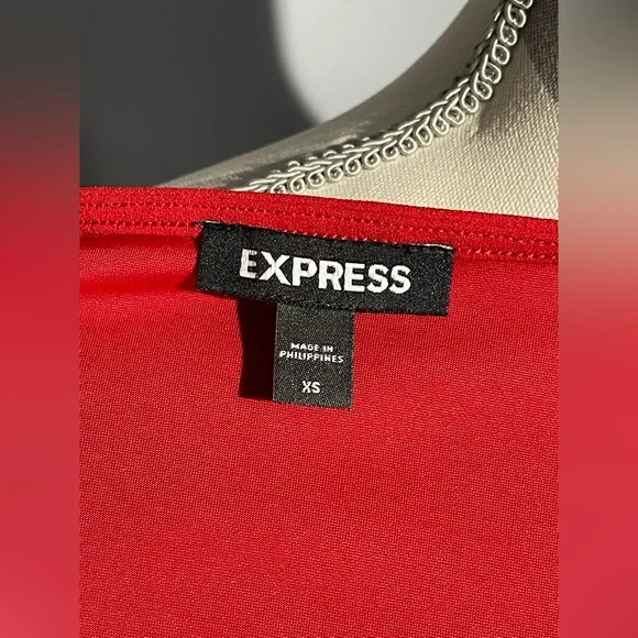 Elegant Red Floral Sleeve Women's Top - Picture 8 of 9